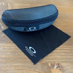 Oakley Eyeglasses Zippered Case, with cleaning cloth